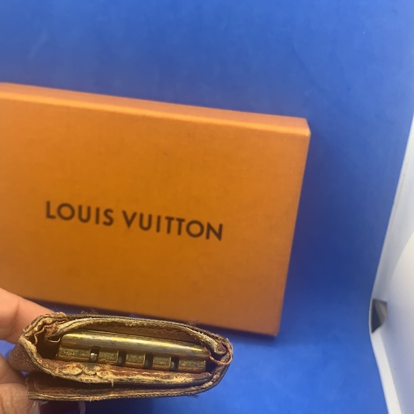 ❤️ ♥️ 💜 🤎 Louis Vuitton Monogram signature design LV Logo 6 key holder - Picture 4 of 8